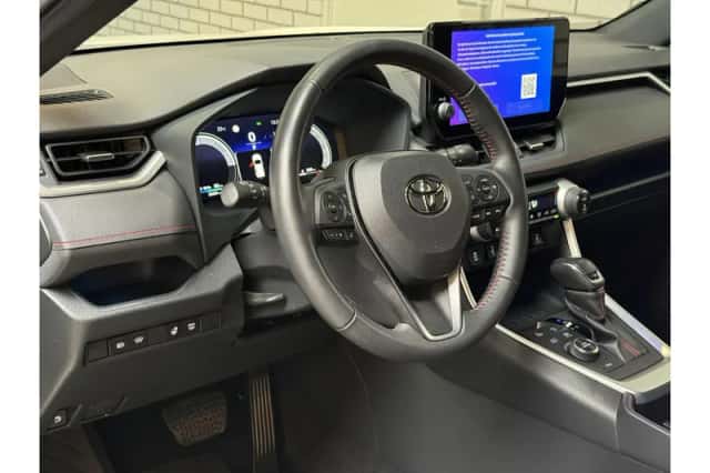 Toyota RAV4 (2024) thumbnail 5