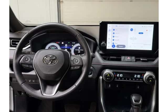 Toyota RAV4 (2024) thumbnail 6