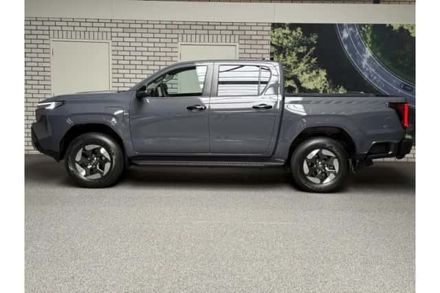 Toyota Hilux (2026) thumbnail 2