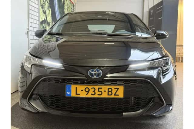 Toyota Corolla (2021) thumbnail 3