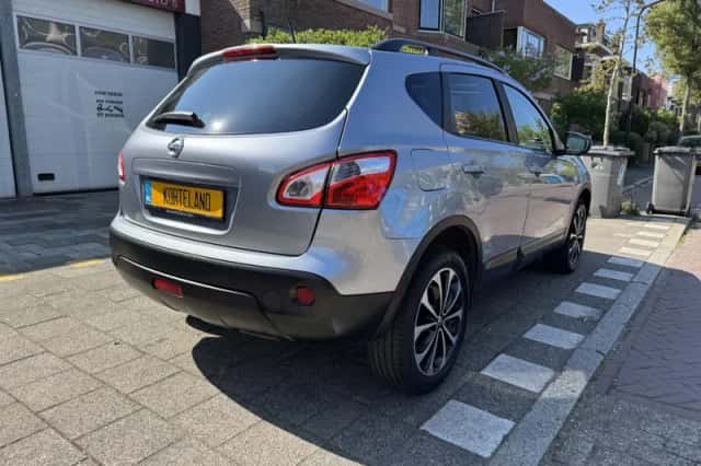 Nissan Qashqai (2013) thumbnail 3