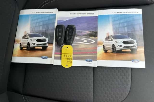 Ford Kuga (2017) thumbnail 2