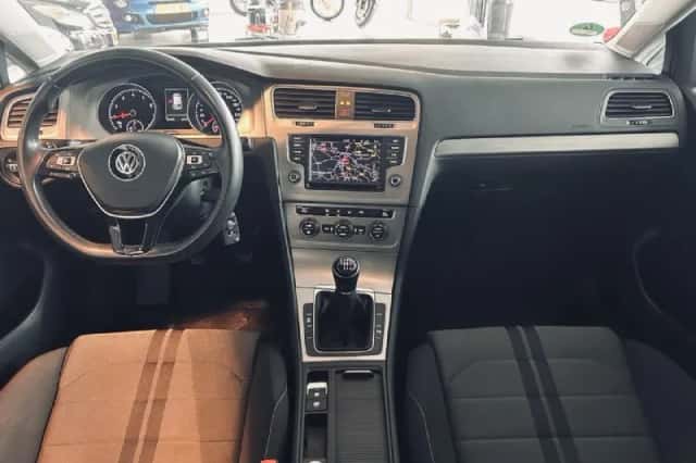 Volkswagen Golf (2016) thumbnail 3