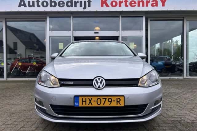 Volkswagen Golf (2016) thumbnail 5