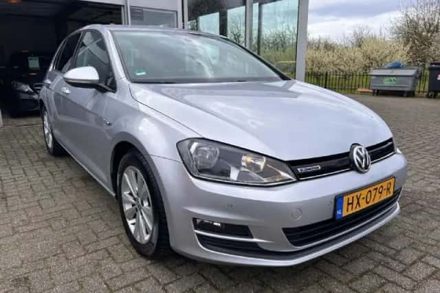 Volkswagen Golf (2016) thumbnail 5
