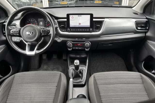 Kia Stonic (2021) thumbnail 3
