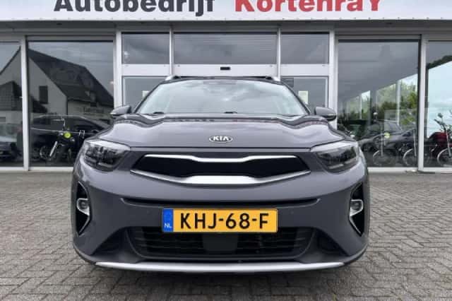 Kia Stonic (2021) thumbnail 4