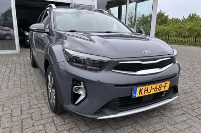 Kia Stonic (2021) thumbnail 5