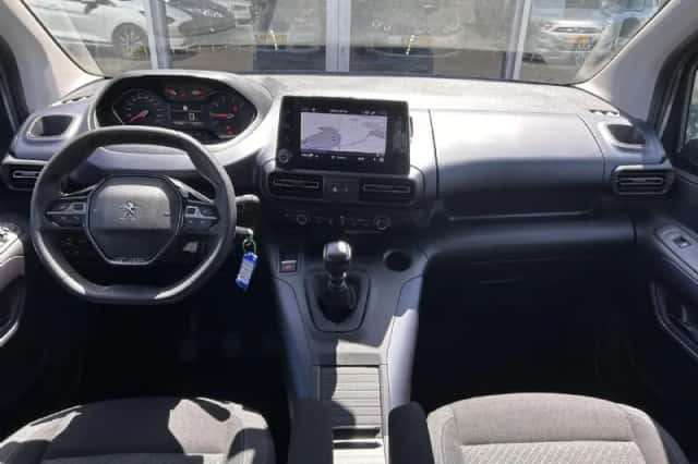 Peugeot Rifter (2021) thumbnail 2