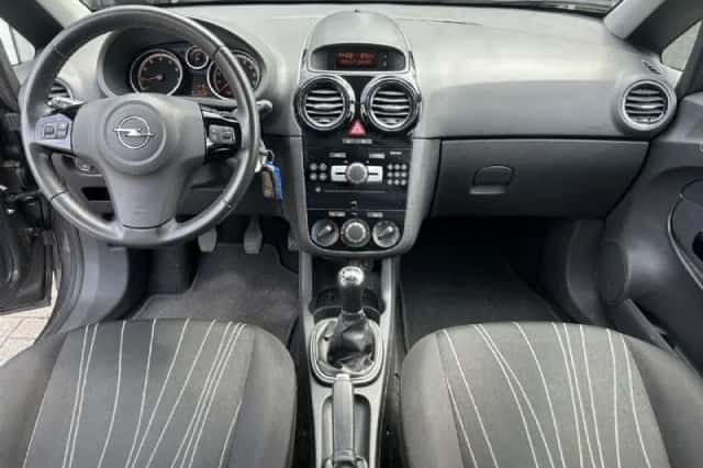 Opel Corsa (2011) thumbnail 3