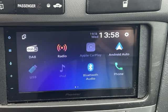 Toyota Avensis (2009) thumbnail 3