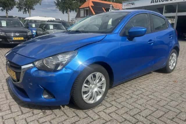 Mazda 2 (2015) thumbnail 2