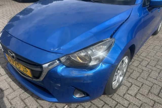 Mazda 2 (2015) thumbnail 4