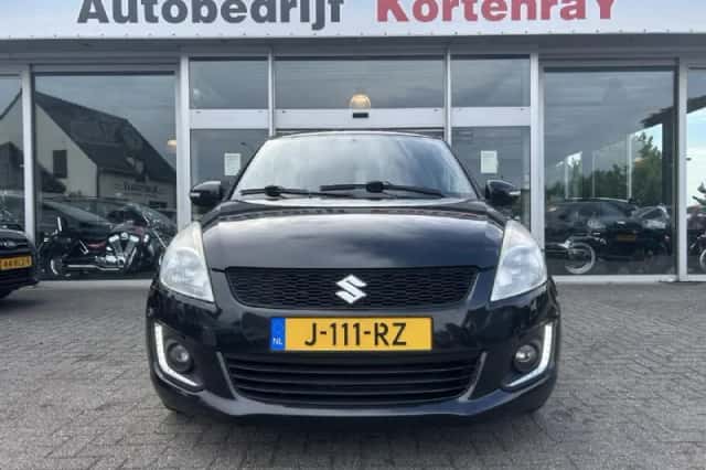 Suzuki Swift (2013) thumbnail 5