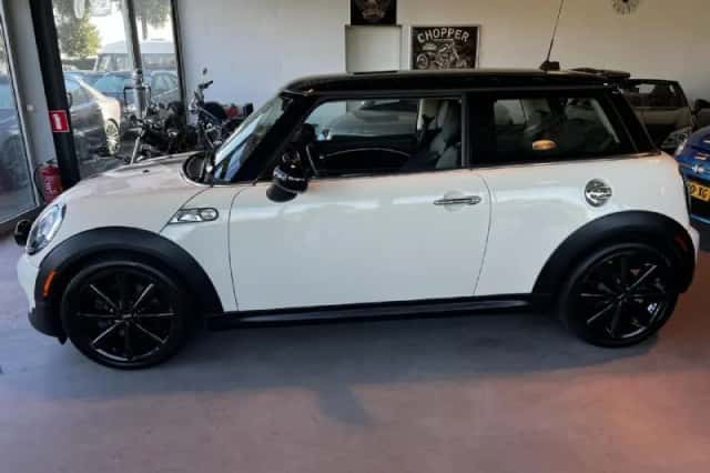 MINI Cooper S (2013) thumbnail 2