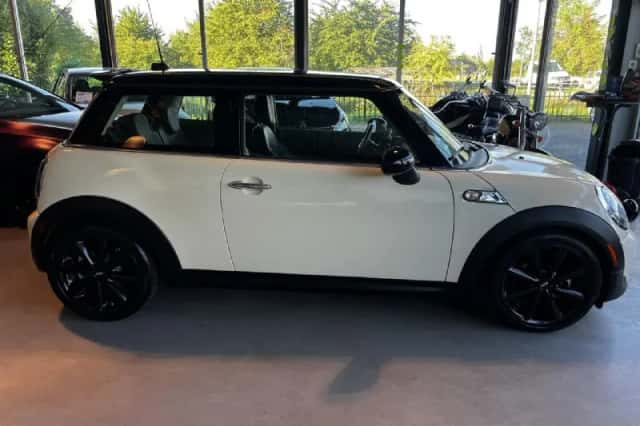 MINI Cooper S (2013) thumbnail 3