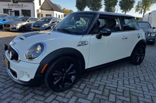 MINI Cooper S (2013) thumbnail 6