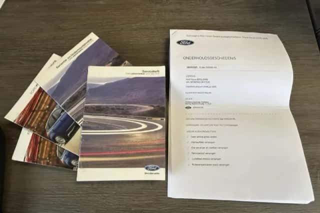Ford Focus (2015) thumbnail 2