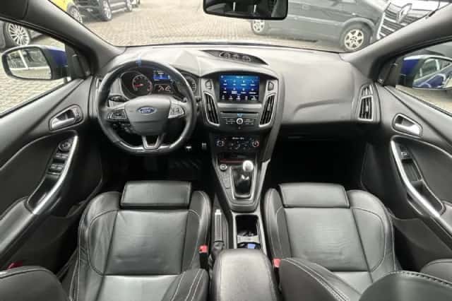 Ford Focus (2015) thumbnail 3