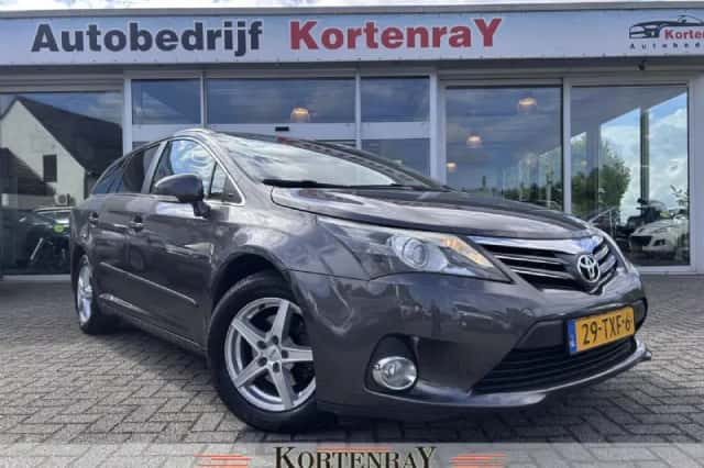 Toyota Avensis (2012) thumbnail 1