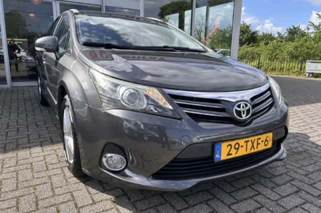 Toyota Avensis (2012) thumbnail 4