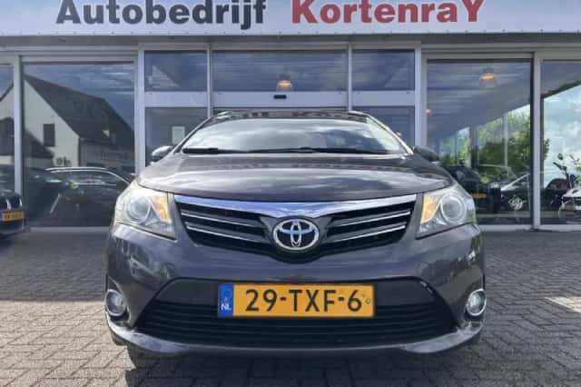 Toyota Avensis (2012) thumbnail 5