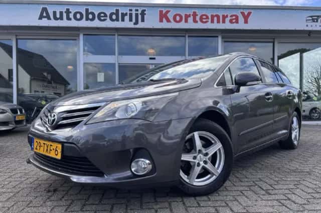 Toyota Avensis (2012) thumbnail 6