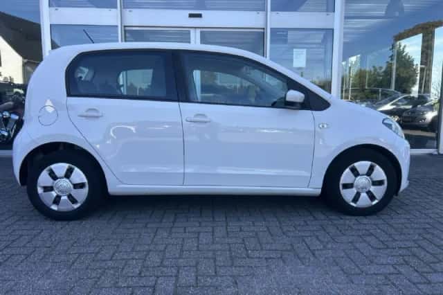 Volkswagen Up! (2015) thumbnail 3