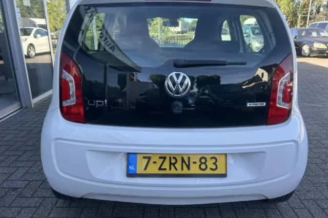 Volkswagen Up! (2015) thumbnail 6