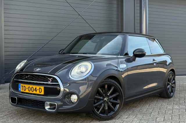 MINI Cooper S (2015) thumbnail 1