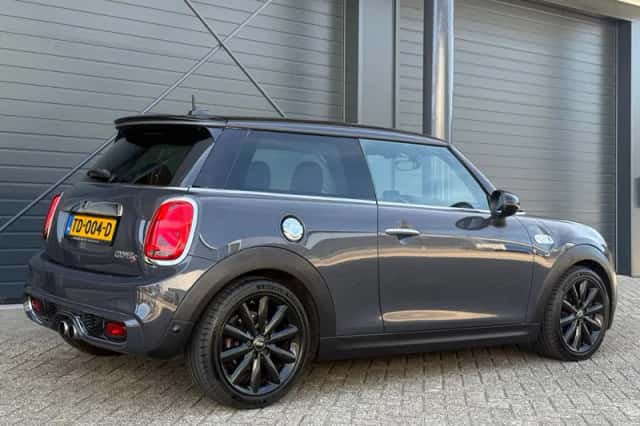 MINI Cooper S (2015) thumbnail 2