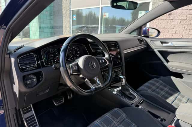 Volkswagen Golf (2019) thumbnail 4