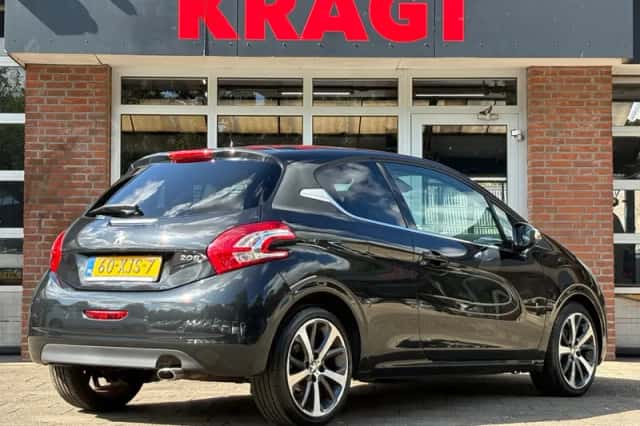 Peugeot 208 (2012) thumbnail 4