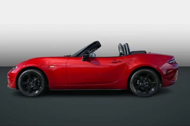 Mazda MX-5 (2015) thumbnail 3
