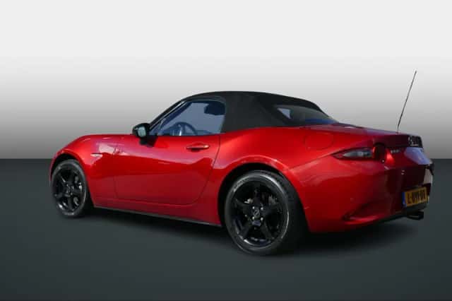 Mazda MX-5 (2015) thumbnail 4