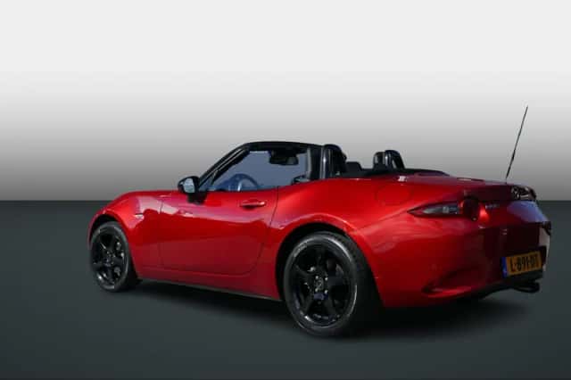 Mazda MX-5 (2015) thumbnail 5