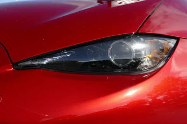 Mazda MX-5 (2015) thumbnail 6