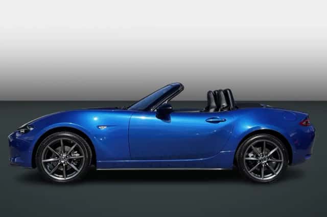Mazda MX-5 (2016) thumbnail 3