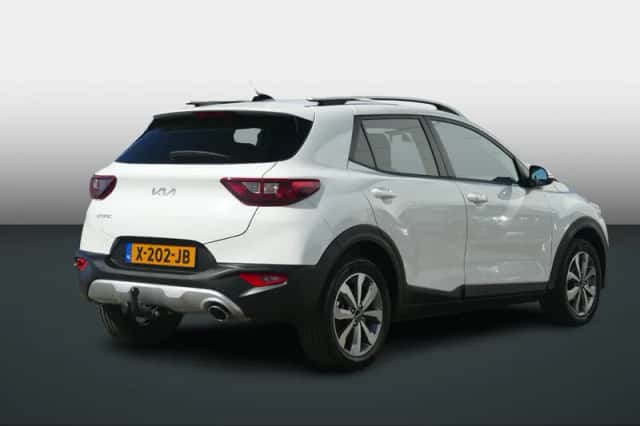 Kia Stonic (2023) thumbnail 3