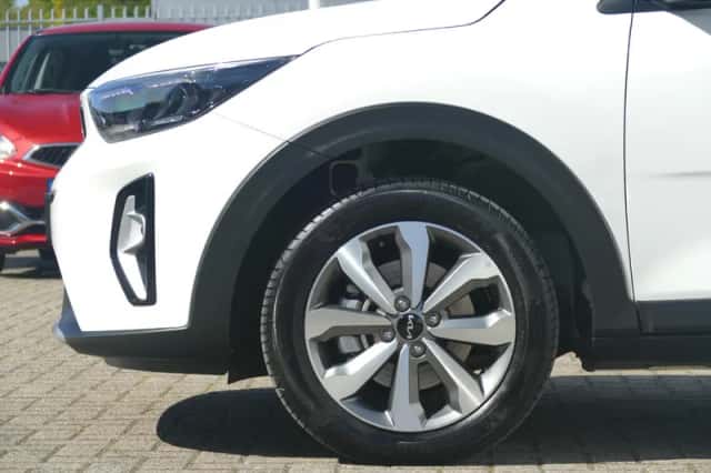Kia Stonic (2023) thumbnail 5