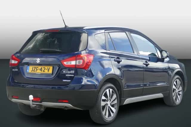 Suzuki S-Cross (2022) thumbnail 3
