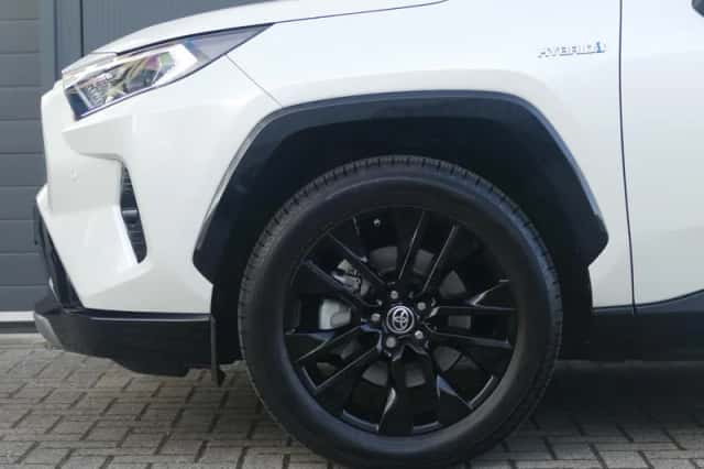 Toyota RAV4 (2021) thumbnail 5