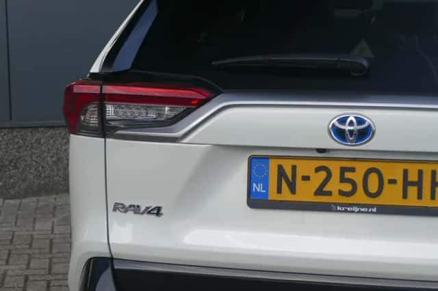 Toyota RAV4 (2021) thumbnail 6