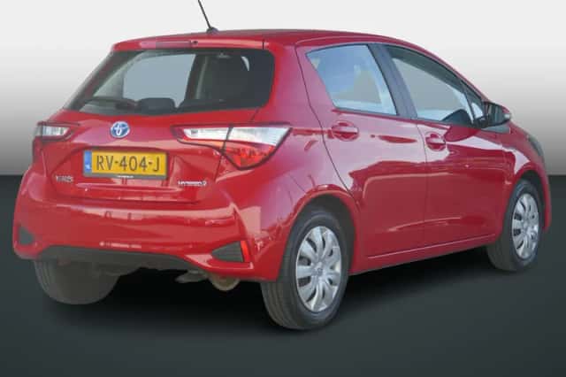 Toyota Yaris (2018) thumbnail 3