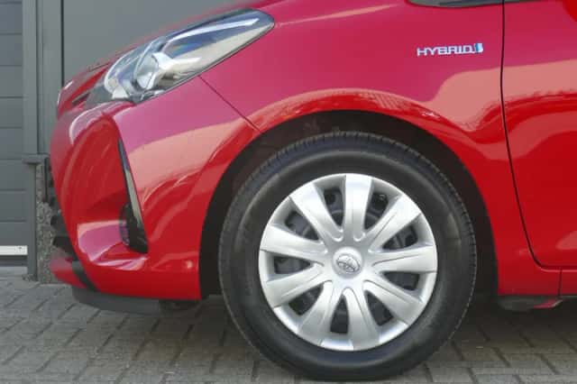 Toyota Yaris (2018) thumbnail 5
