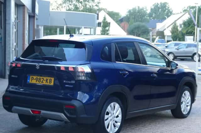 Suzuki S-Cross (2022) thumbnail 4
