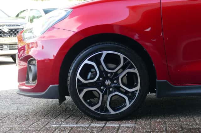 Suzuki Swift (2023) thumbnail 5