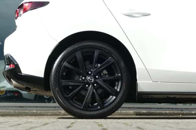 Mazda 3 (2019) thumbnail 5
