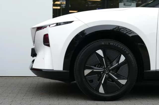 Mazda CX-6e (2026) thumbnail 3