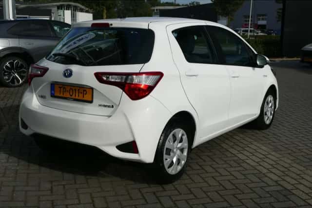 Toyota Yaris (2018) thumbnail 3